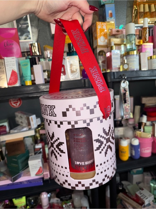 PINK Victoria's Secret Other - PINK Victoria's Secret Pink & Red Shimmering gift set